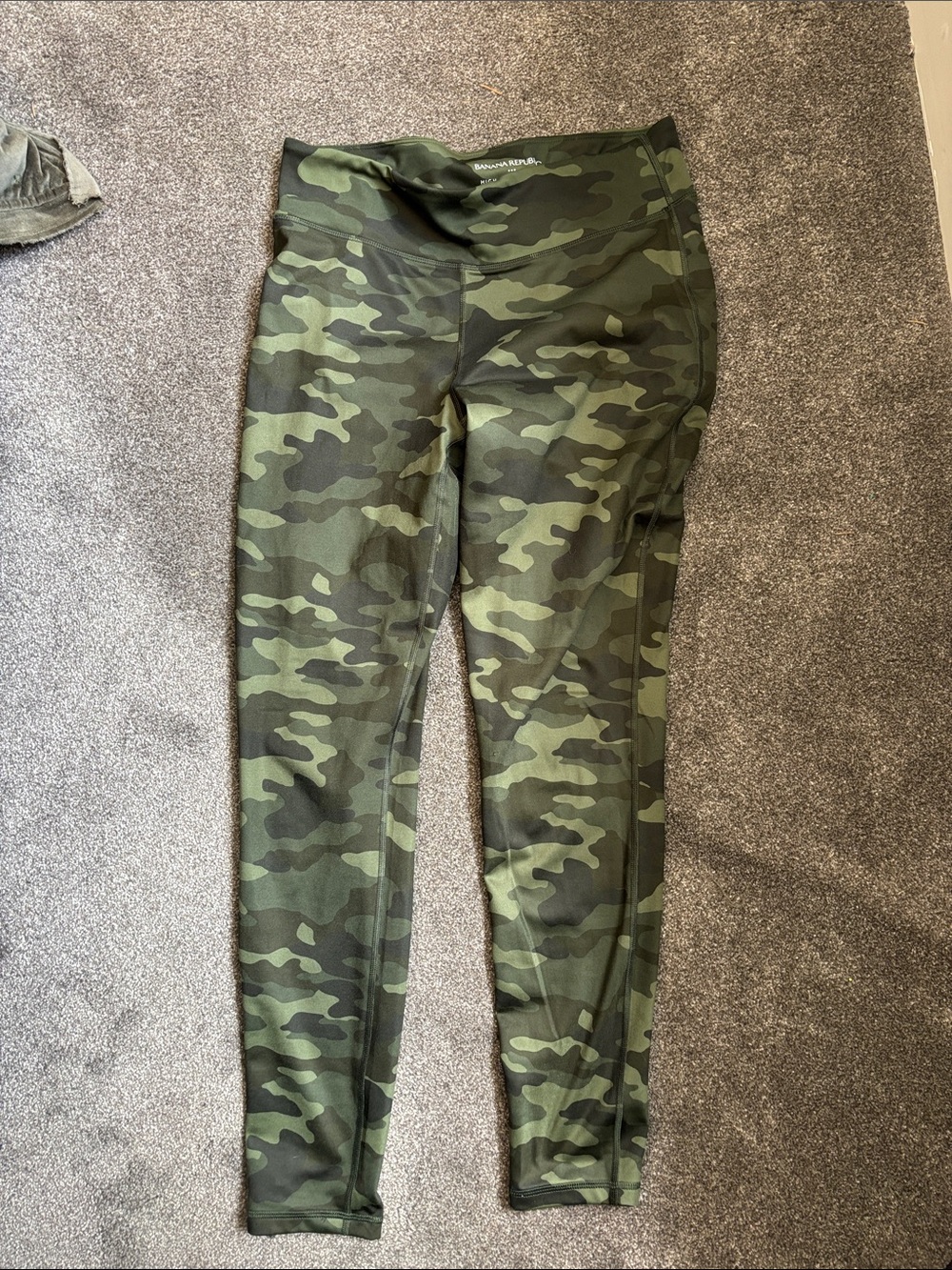 Banana Republic Olive & Dark Green Camo High-rise Leggings